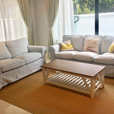 Kamala Beach House - 1 Min Walk To Beach Екстериор снимка